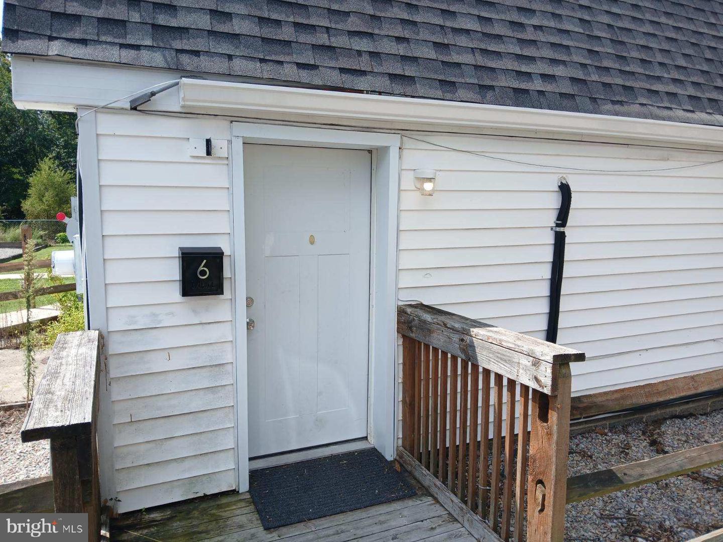 350 Lakehurst Rd #6 — photo