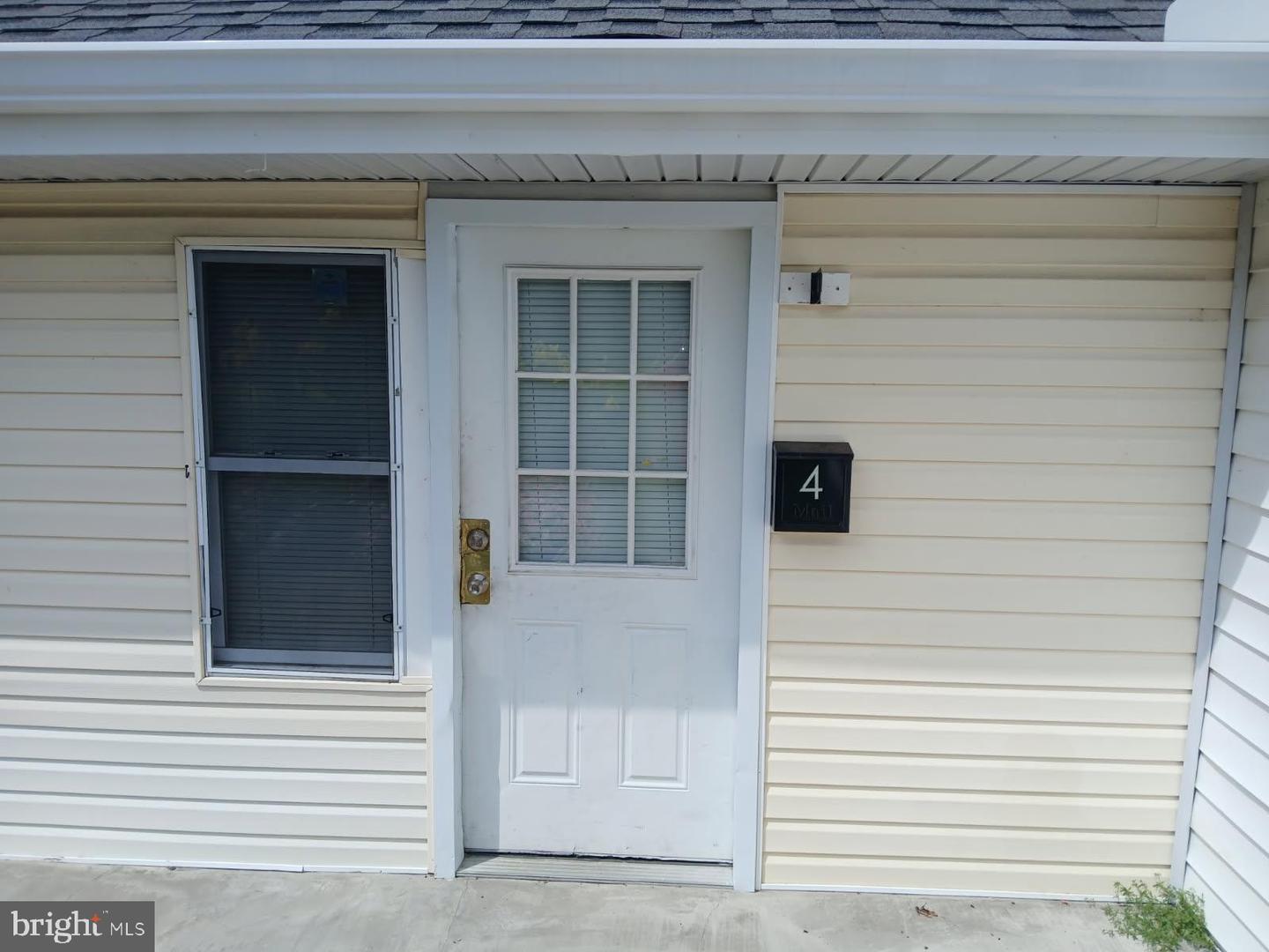 350 Lakehurst Rd #4 — photo
