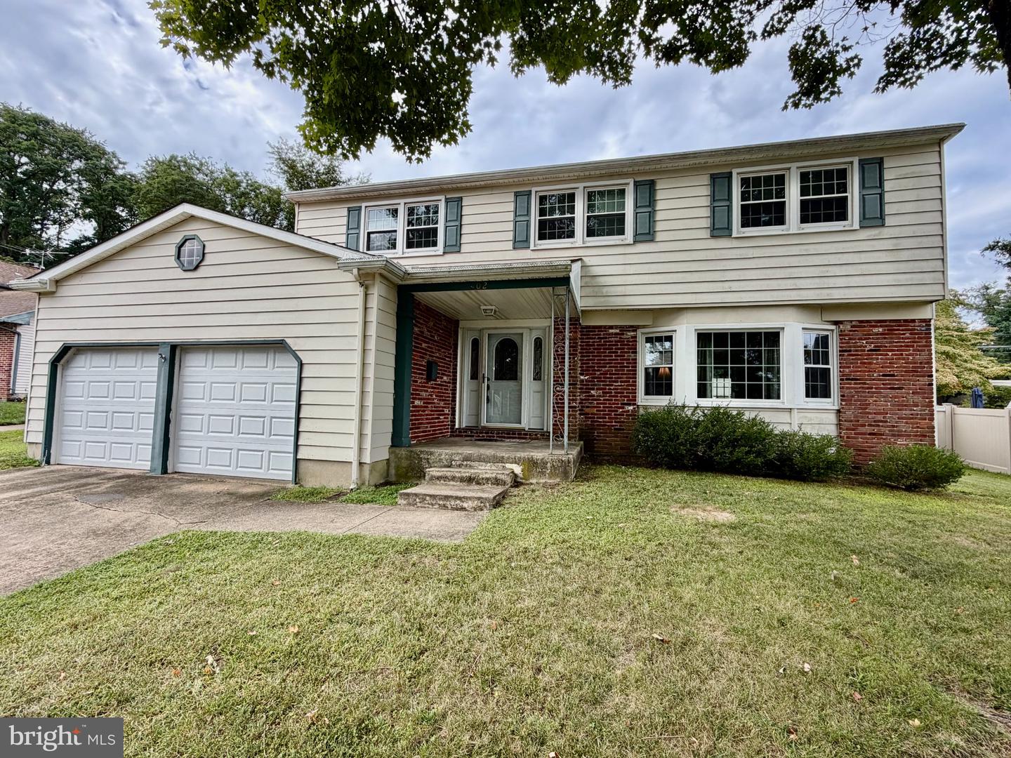 402 St David Dr — photo