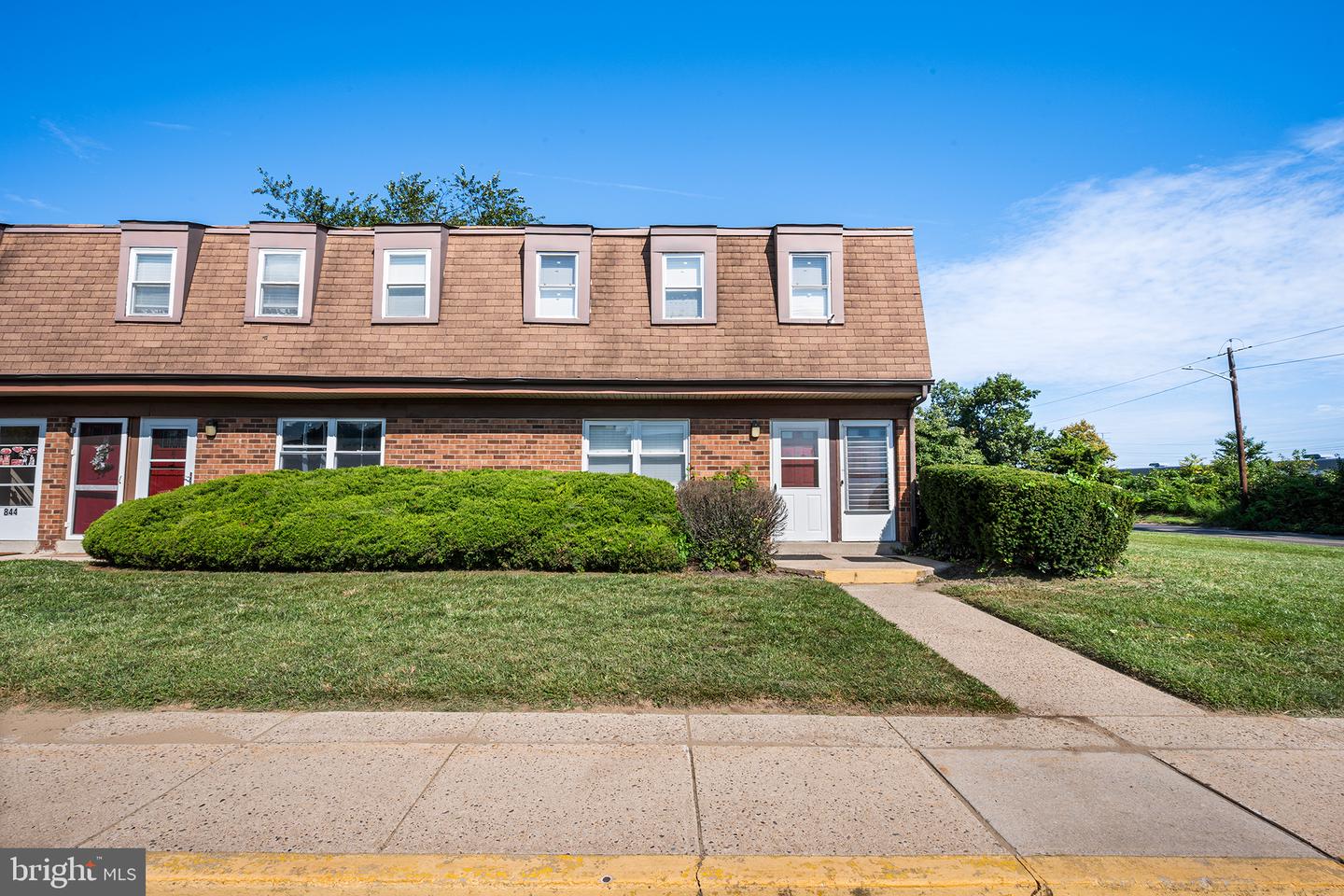 847 Henri Ct — photo