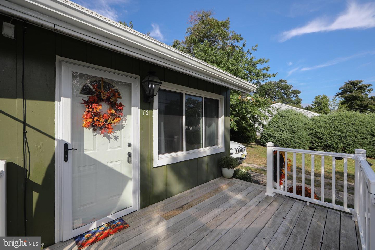 16 Holly Blvd — photo