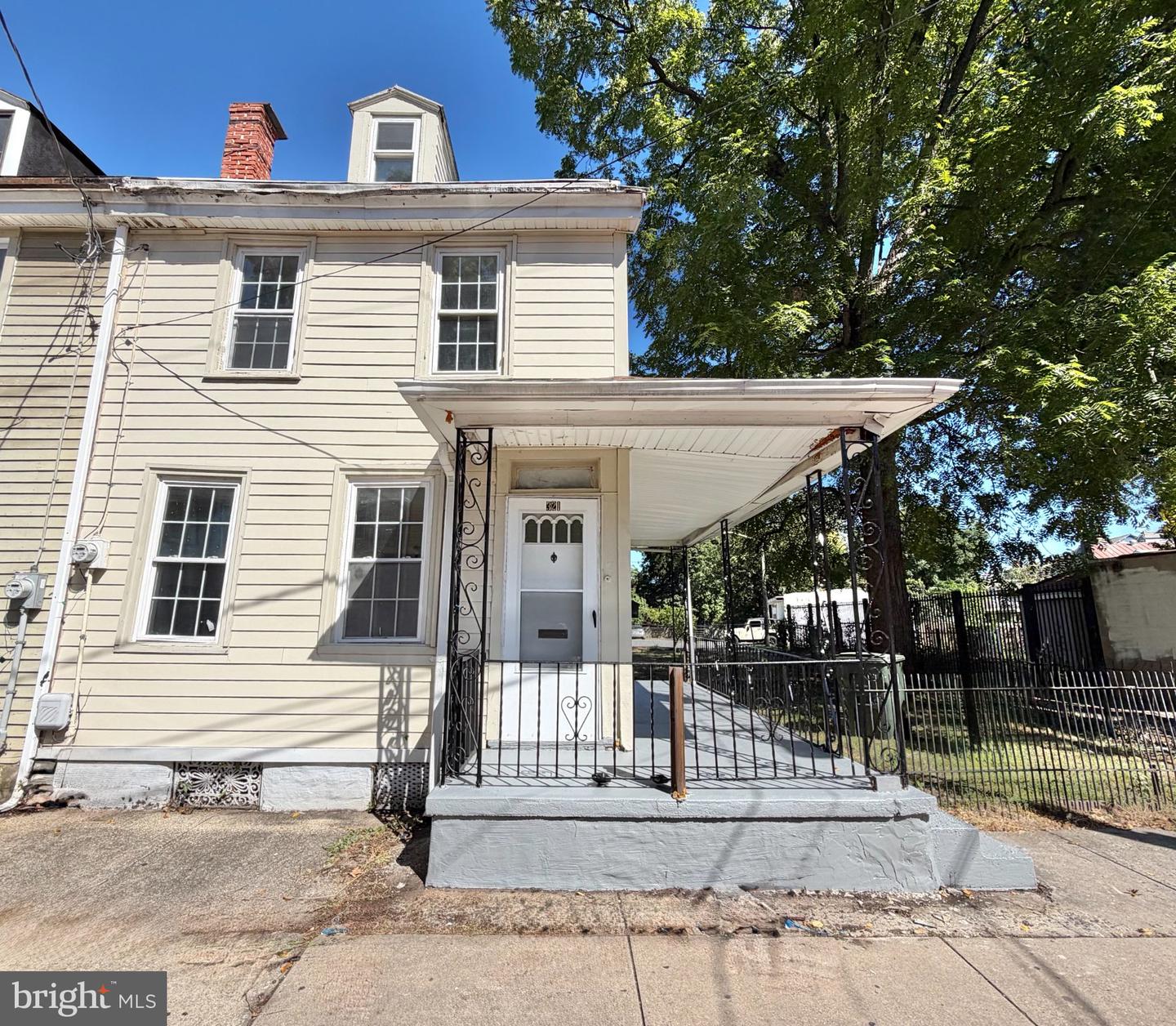 321 York St — photo