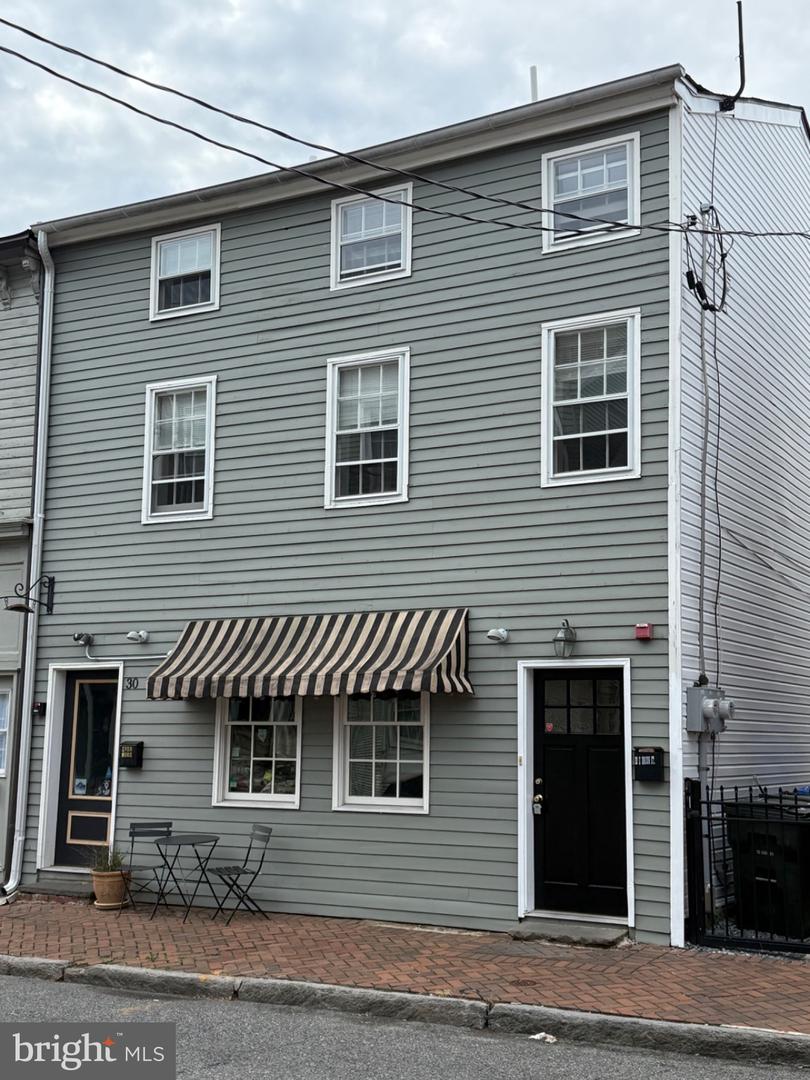 30 E Union St — photo