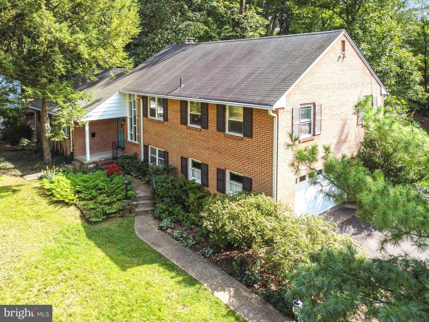 52 Westbrook Dr — photo