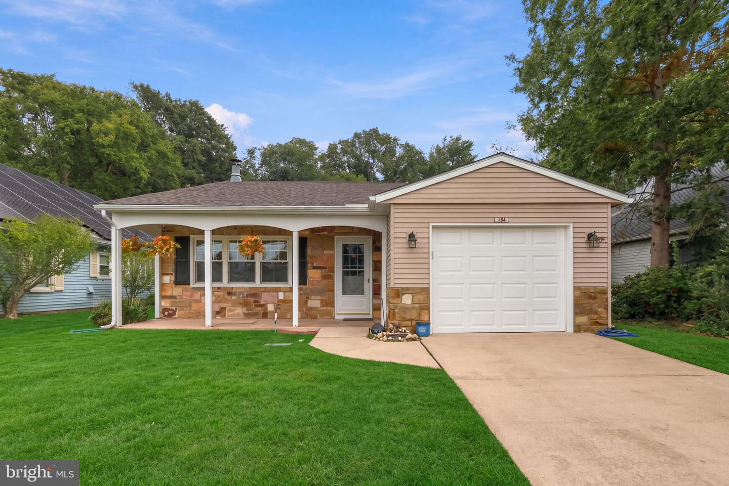 154 Dorchester Dr — photo