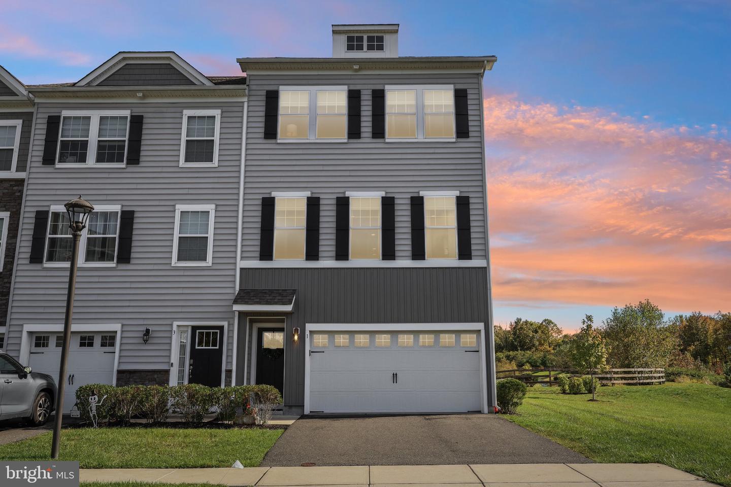 1 Sienna Way — photo