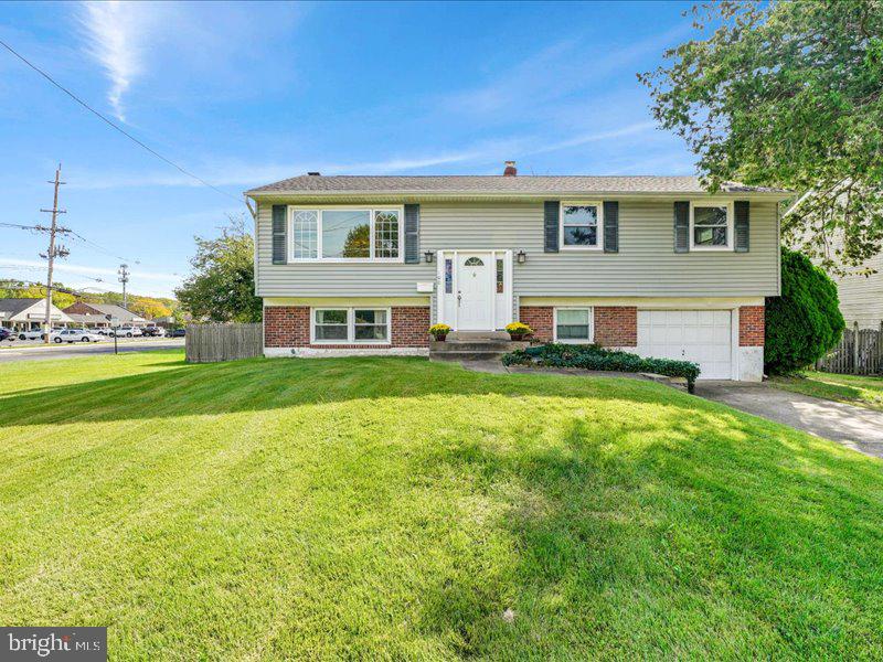100 Heather Dr — photo