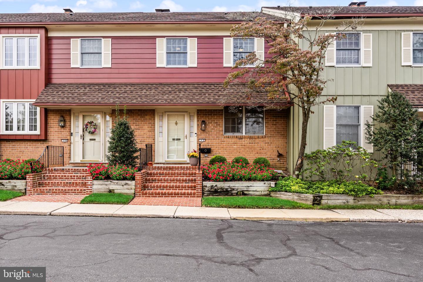 633 E Main St #D5 — photo