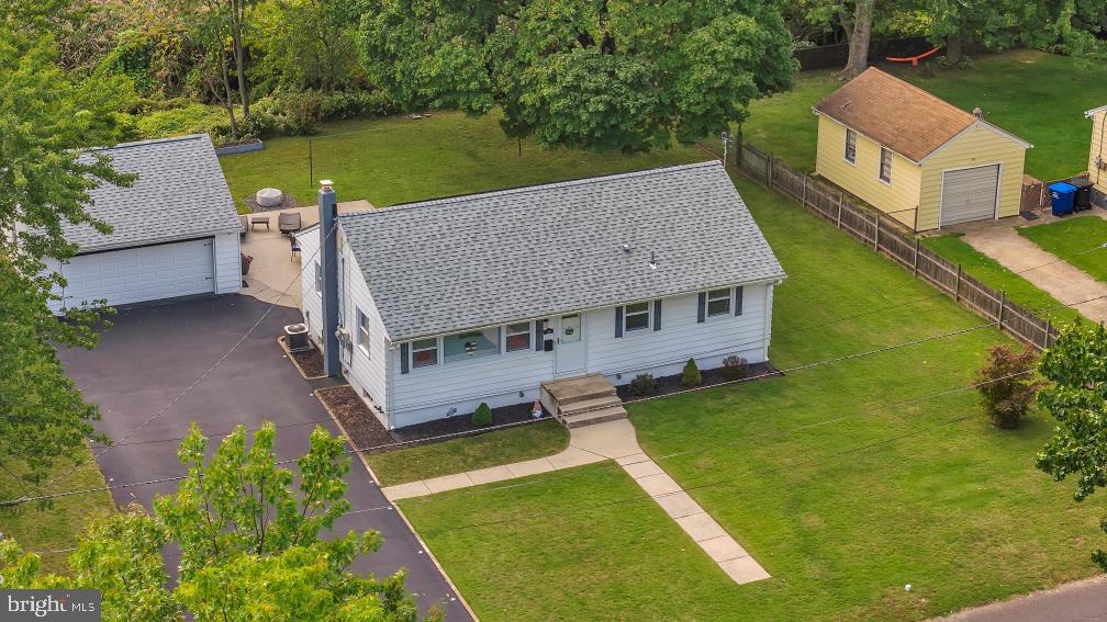 130 Fairfax Dr — photo