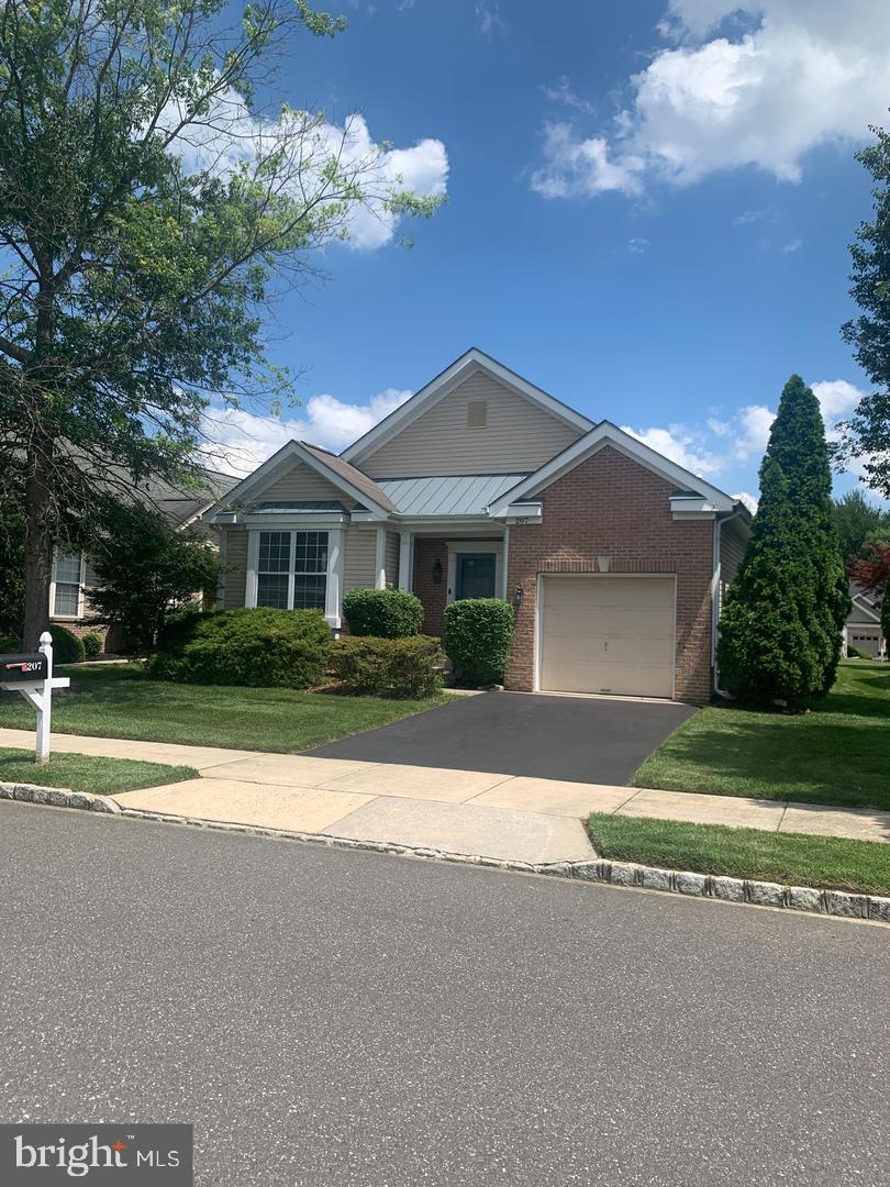 207 Devon Ln — photo
