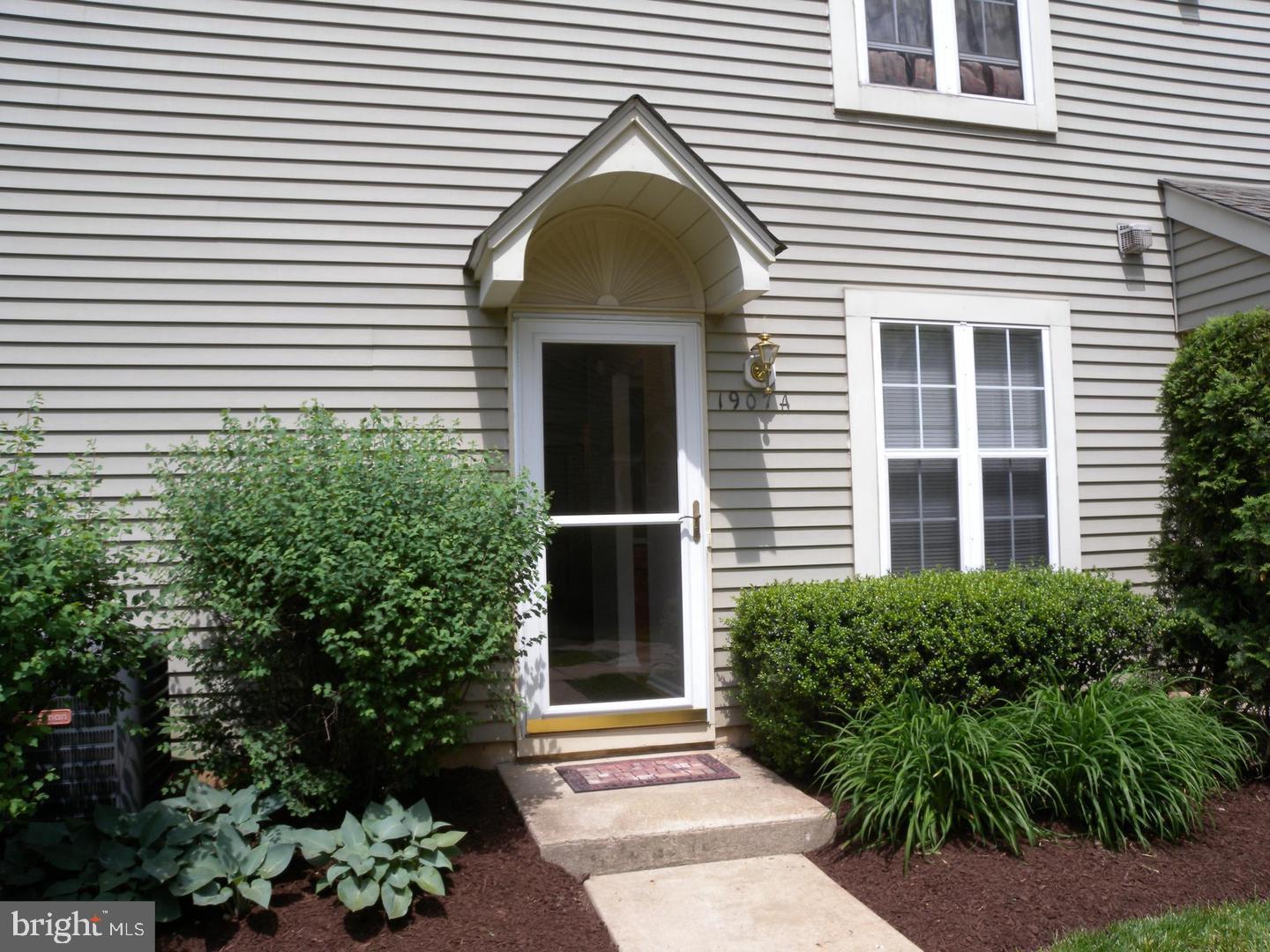 1907 Sutton Pl — photo