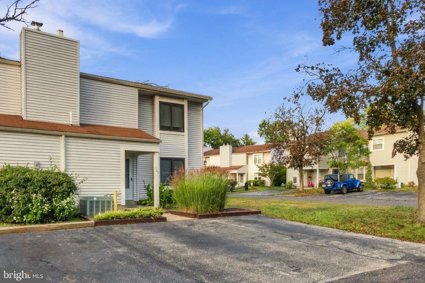 127 Briar Ct — photo