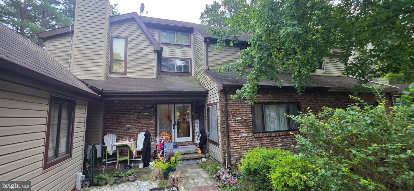 1 Jackson Ct W — photo