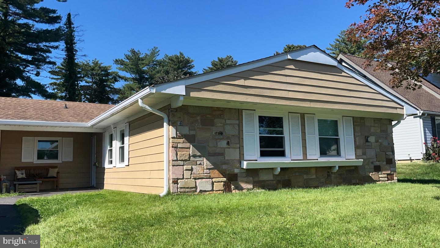 11 Hasting Ln — photo