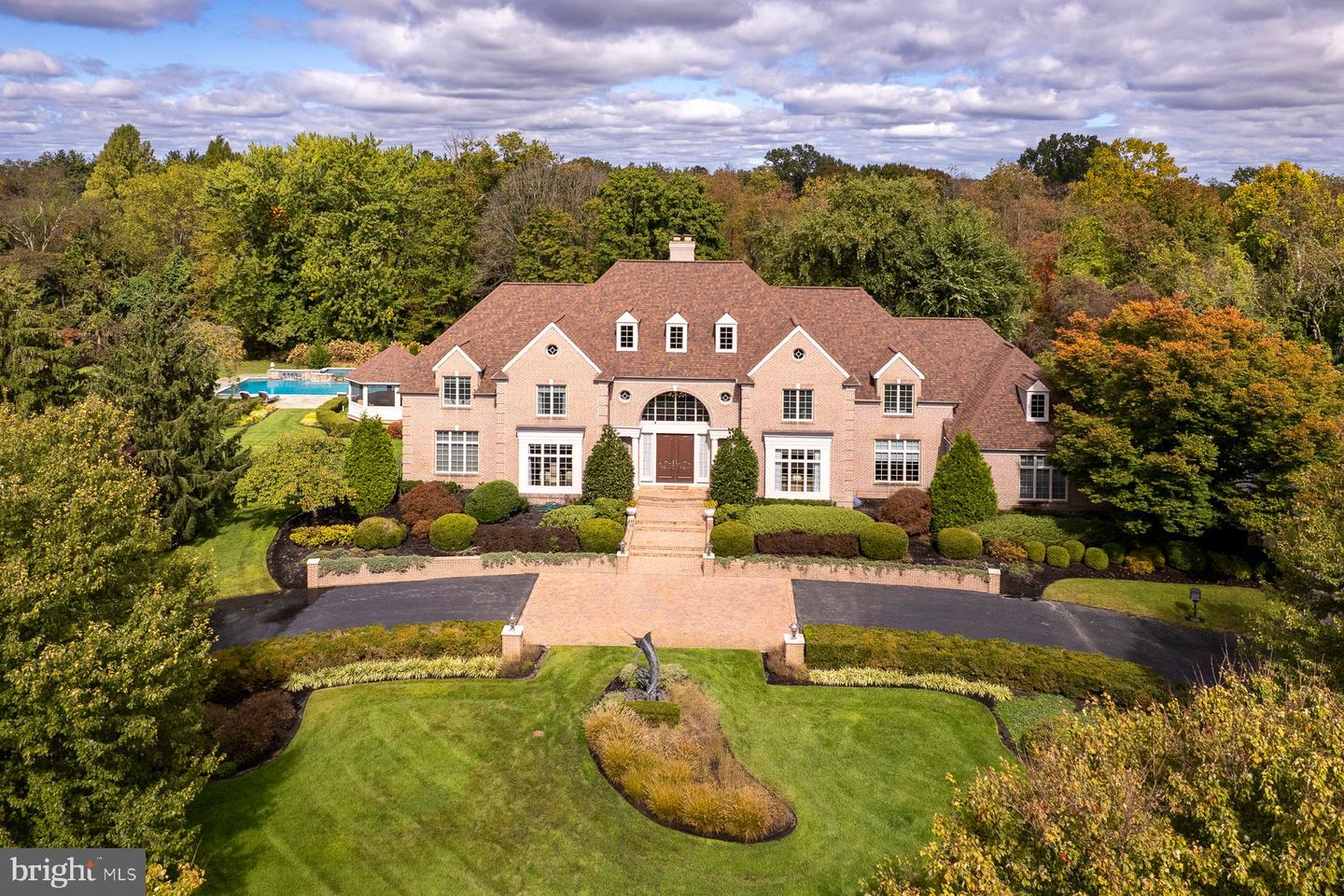405 Pond View Dr — photo
