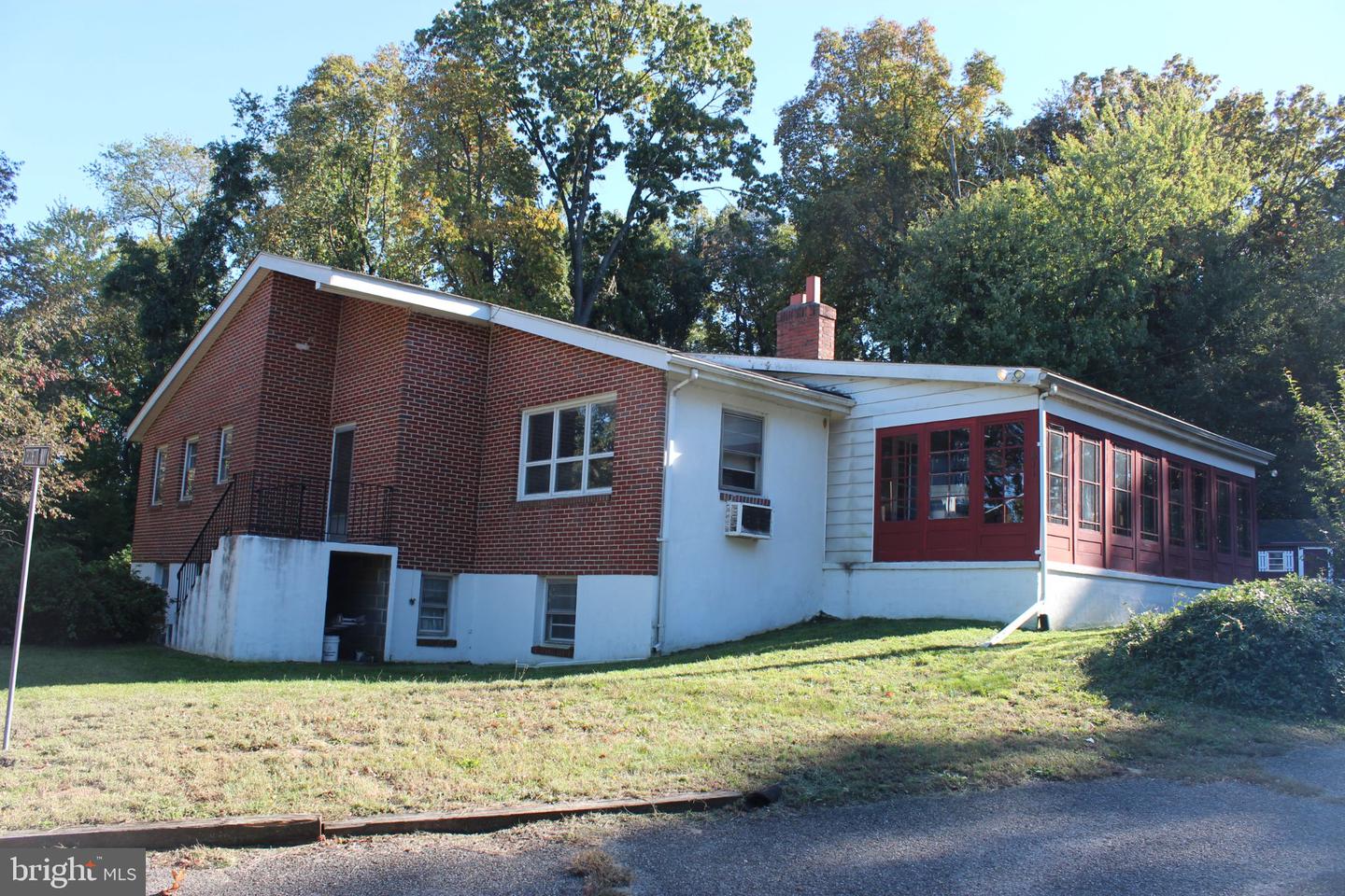 611 Creek Rd — photo