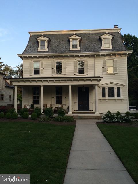142 E Oak Ave — photo
