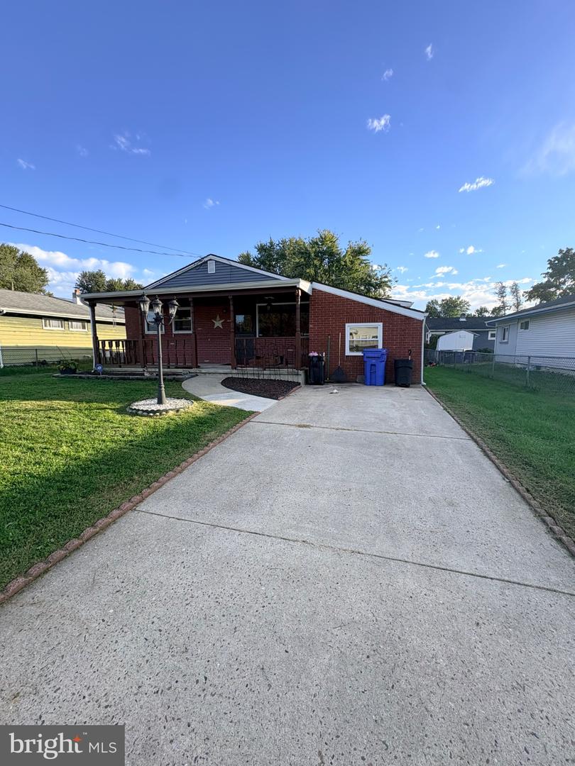 702 Smith Ln — photo