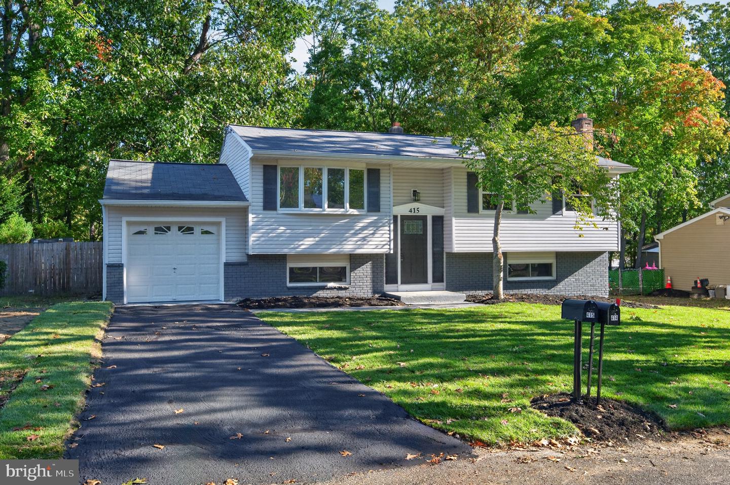 415 California Trl — photo