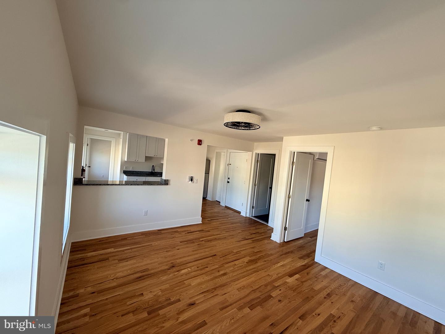 106 E Broad St #9 — photo