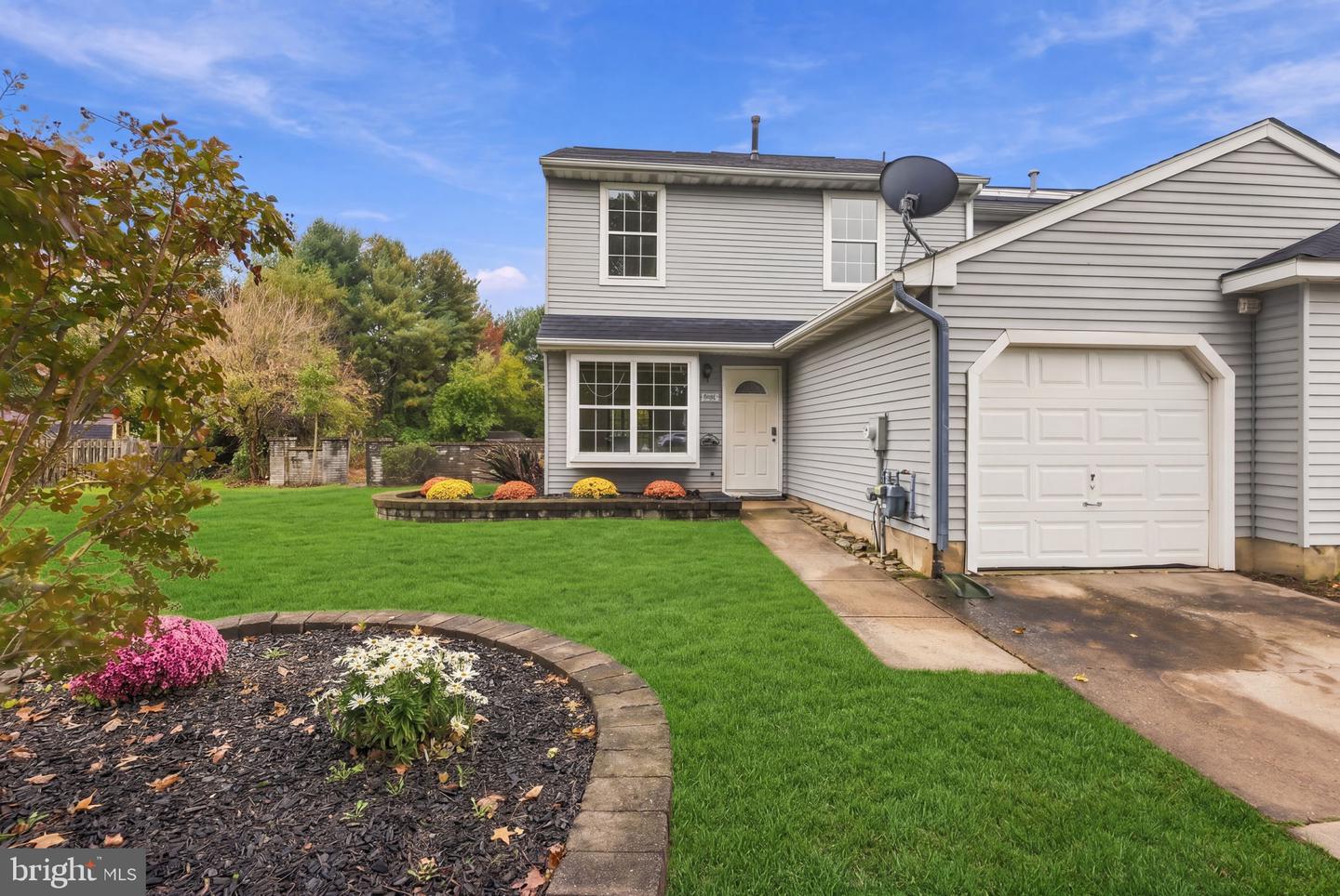 216 S Hill Dr — photo