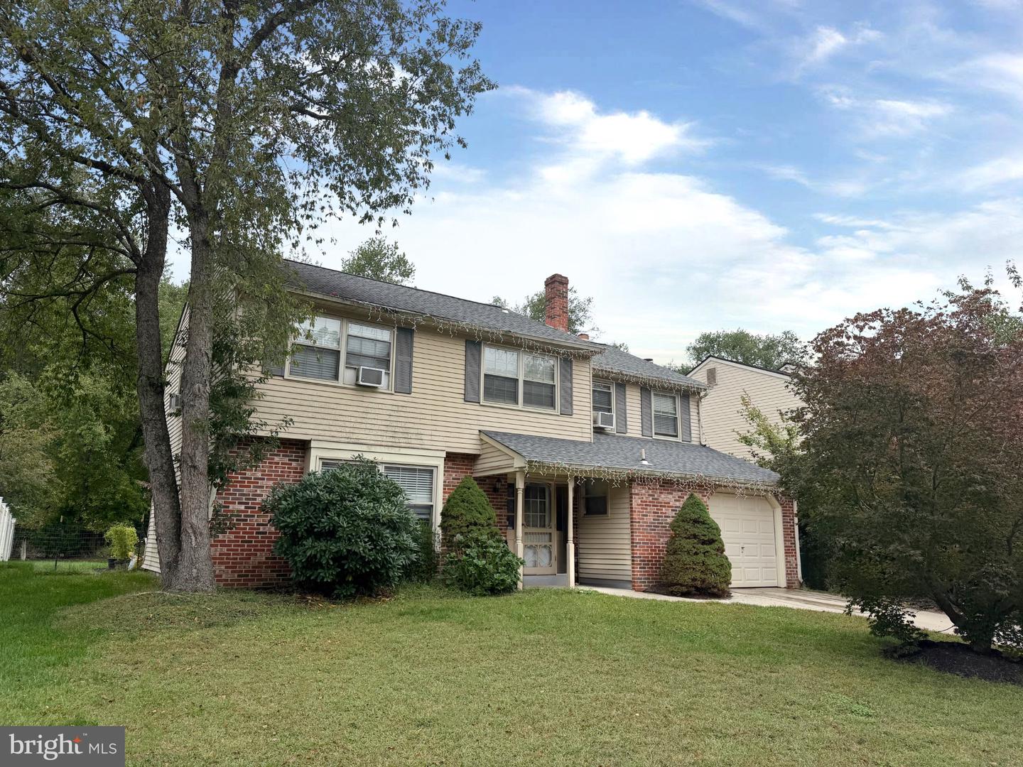 54 Lakeside Dr — photo