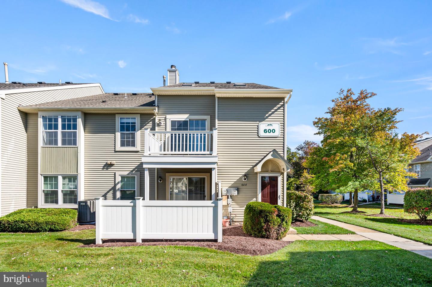 608 Trescott Pl — photo