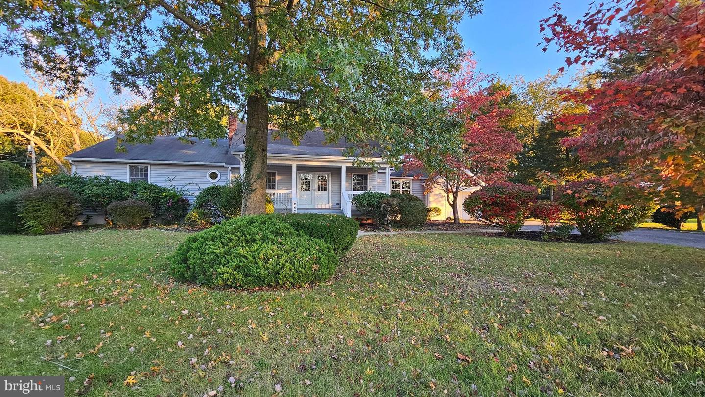 262 W Park Dr — photo