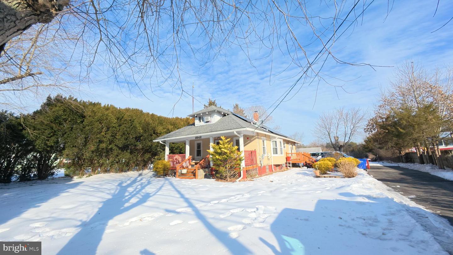 1842 W Main St — photo