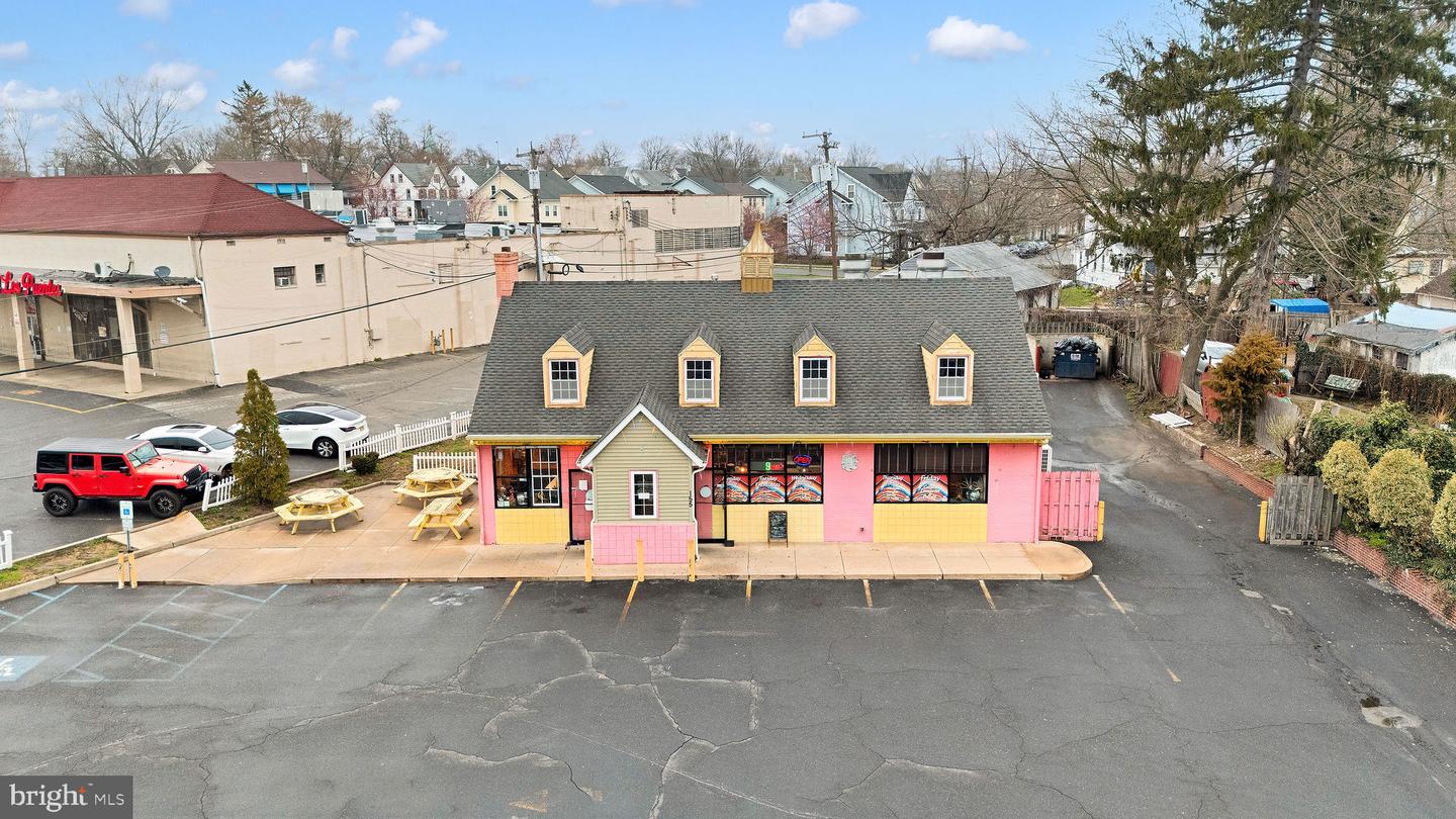 155 Irving Ave — photo
