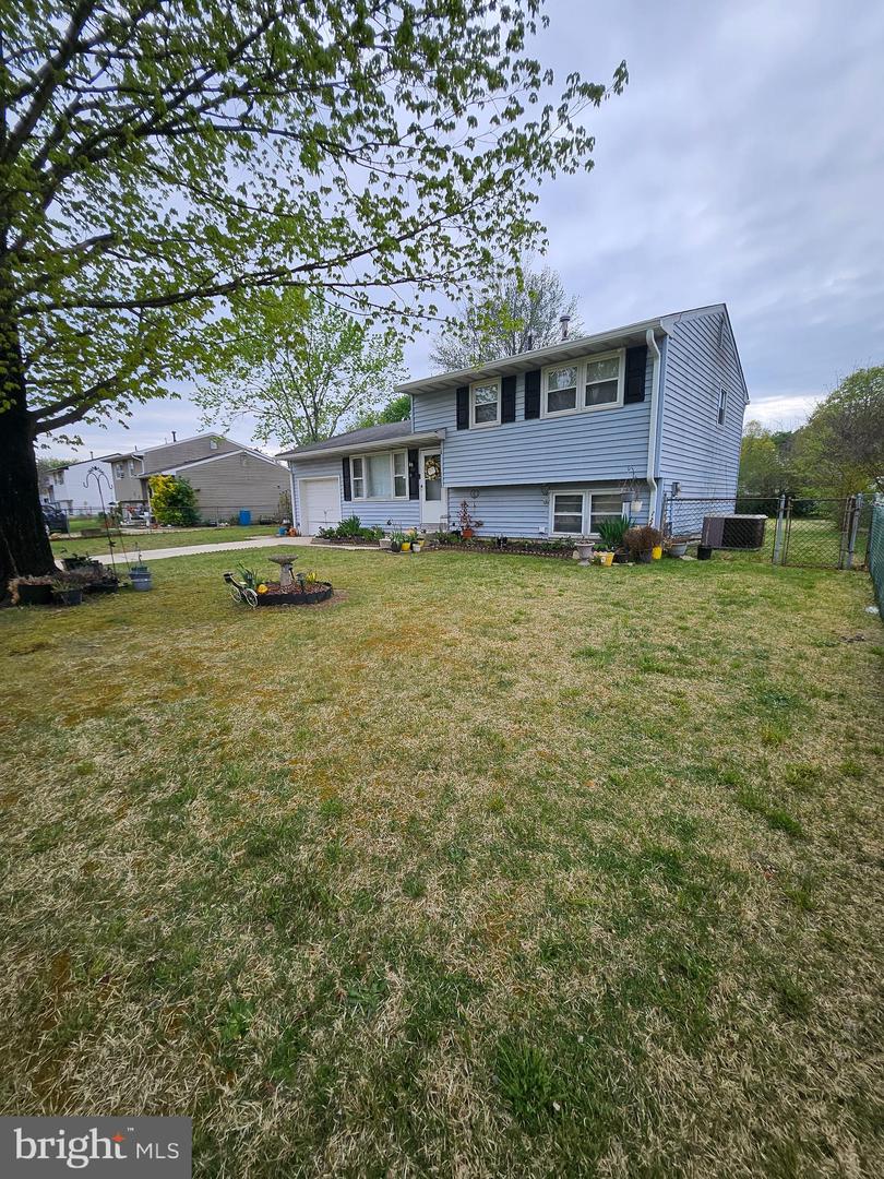 570 Bradford Dr — photo