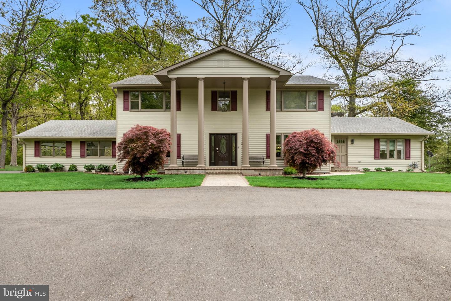 625 Irving Ave — photo