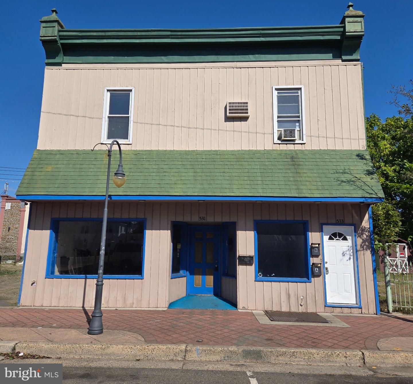 531 N High St — photo