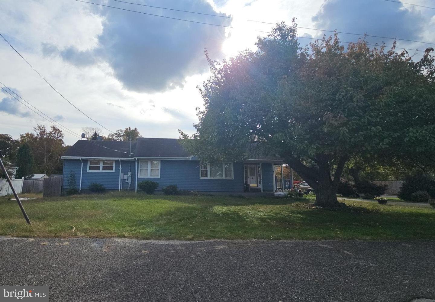 68 Lakeside Dr — photo