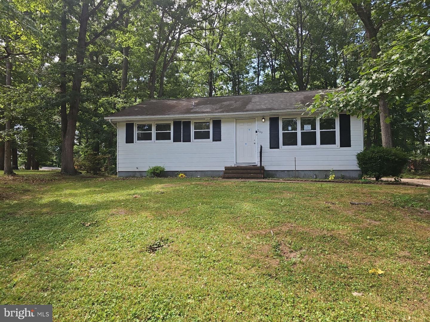 109 W Dawson Dr — photo