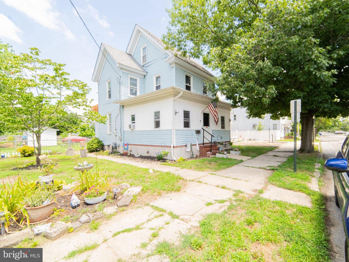 616 E Pine St — photo