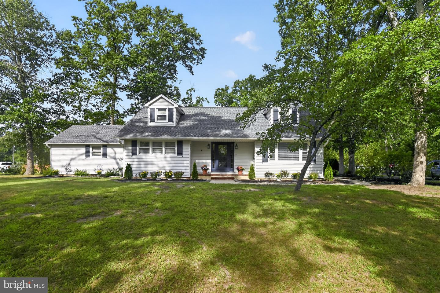 8 E Forest Glen Dr — photo