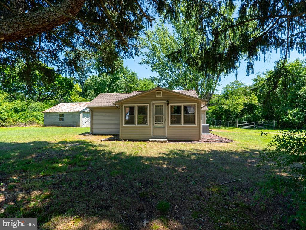 549 East Ave — photo