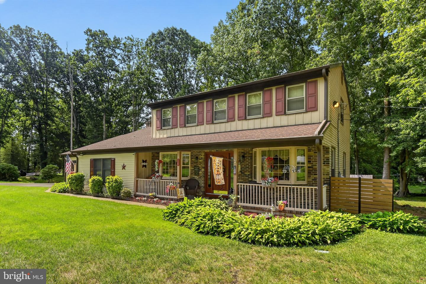 18 Hickory Dr — photo