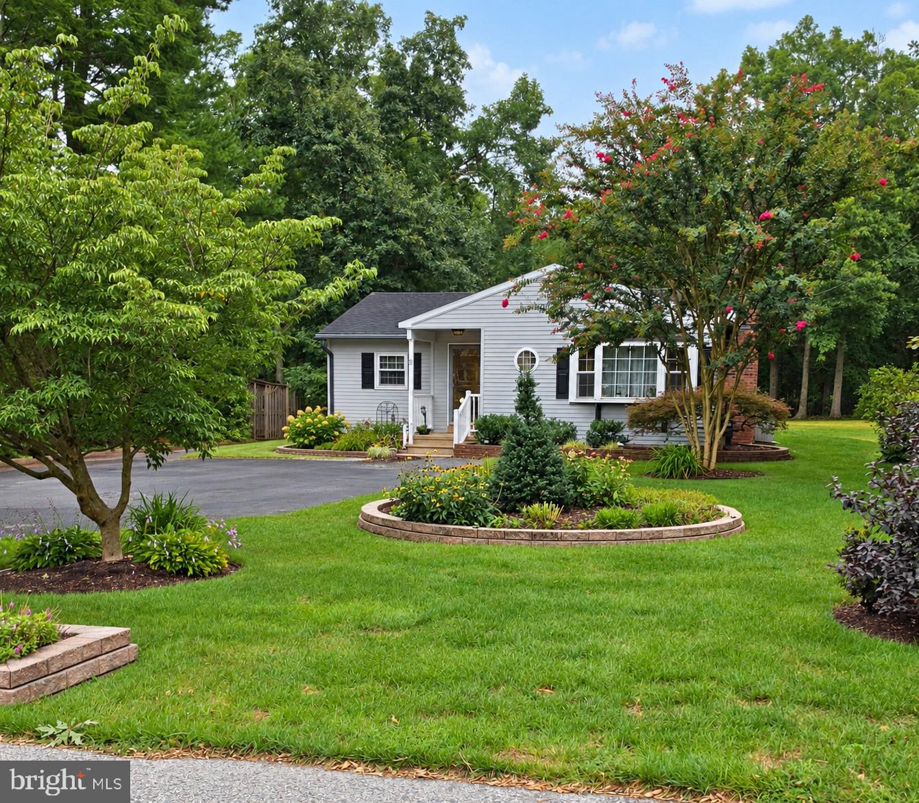 33 Burns Rd — photo