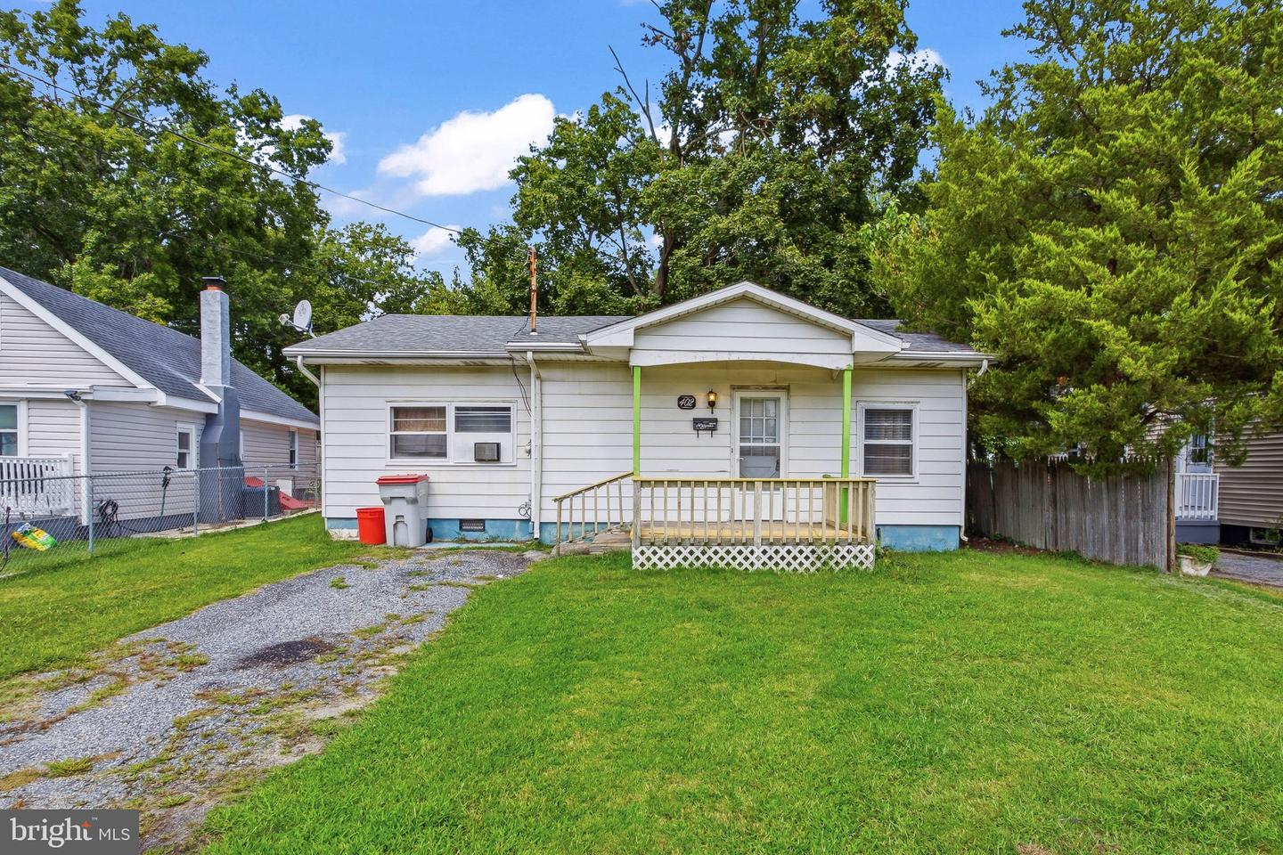 402 Rosewood Ave — photo