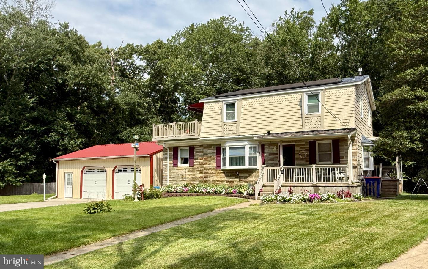312 SW Lakeshore Dr — photo
