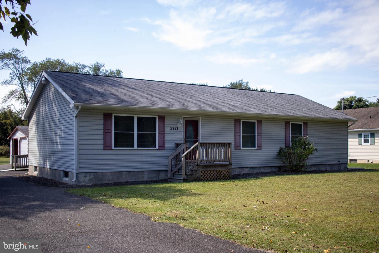 1327 Garry Ave — photo