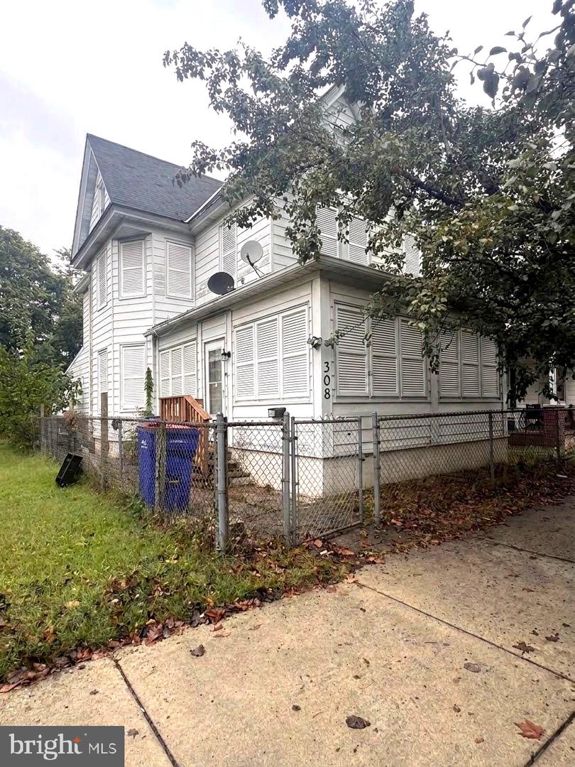 308 E Broad St — photo