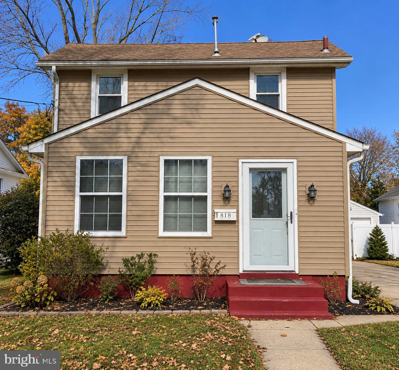 818 E Grape St — photo