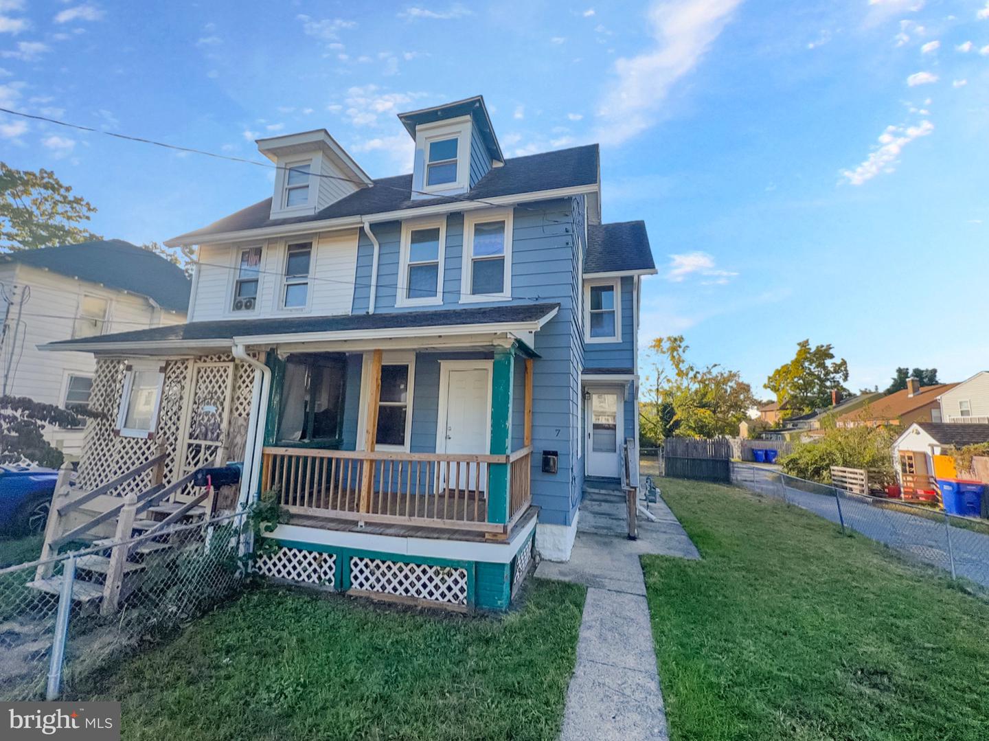 7 W Green St — photo