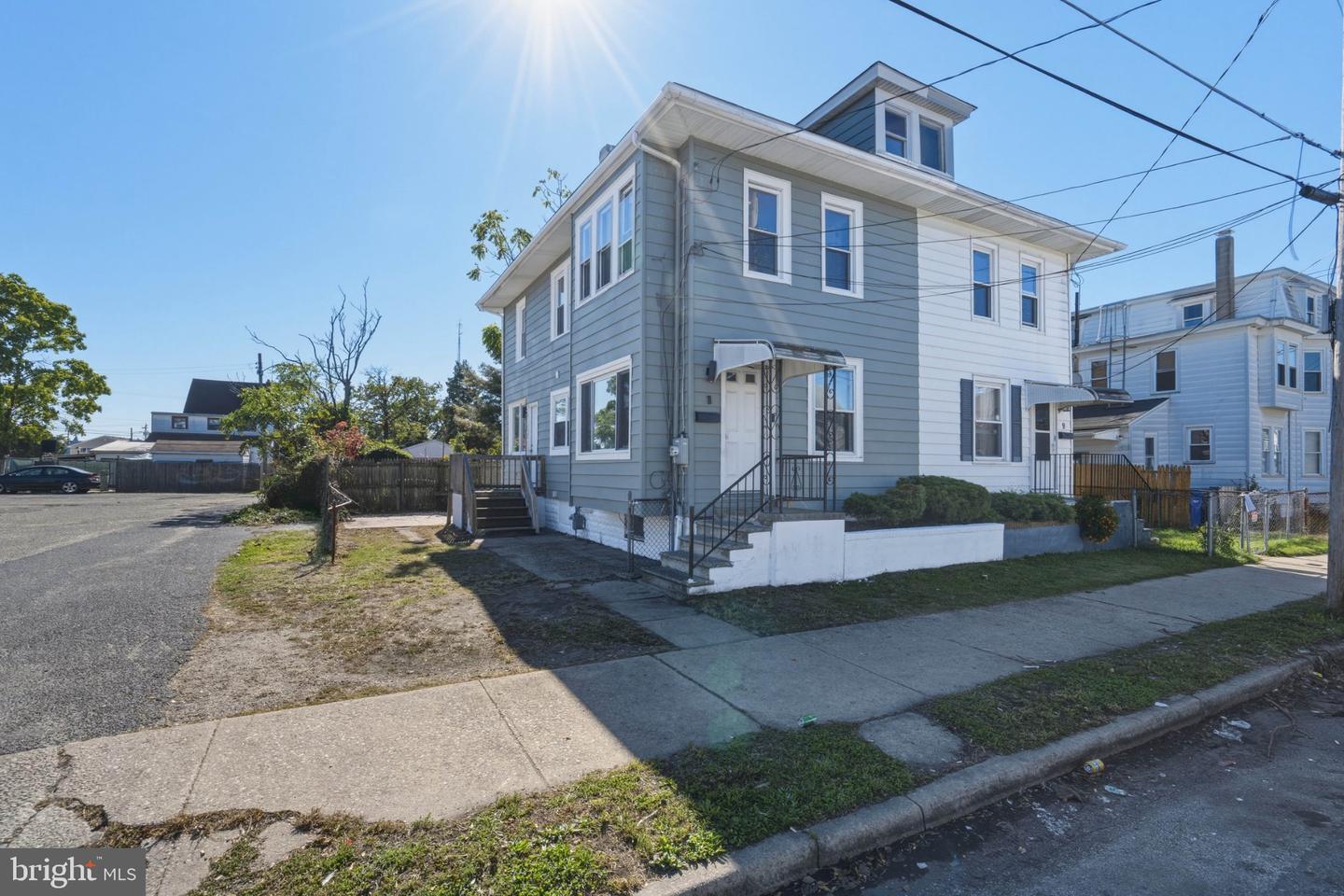 11 E Green St — photo