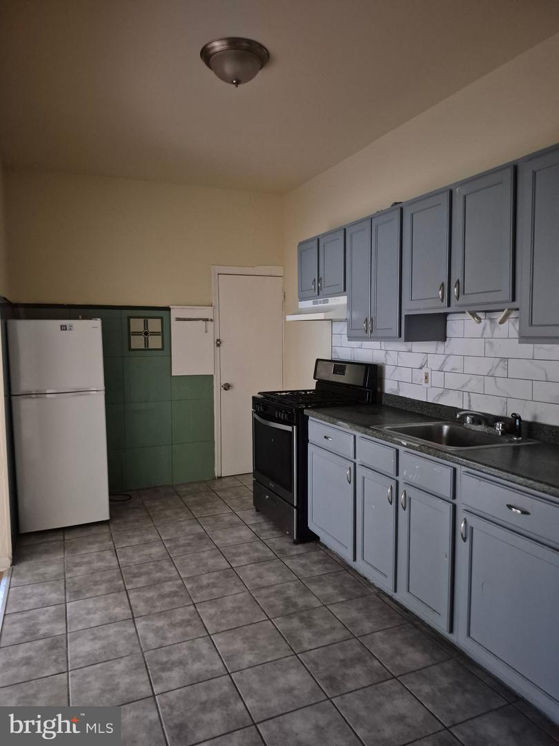 1245 Empire Ave #1 — photo