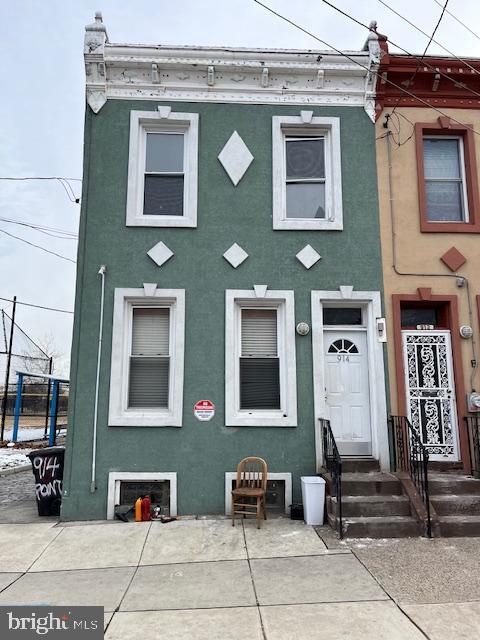 914 Point St — photo