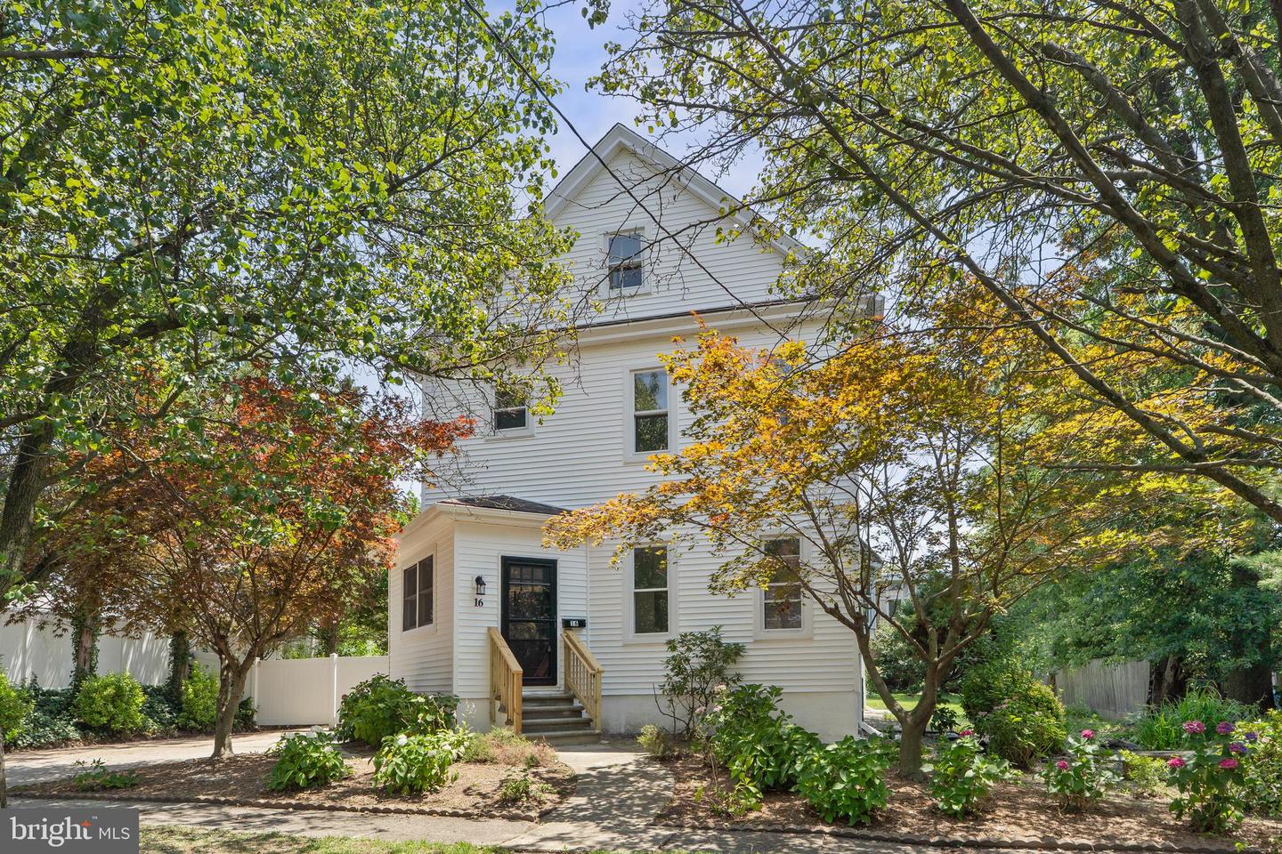 16 W Greenwood Ave — photo